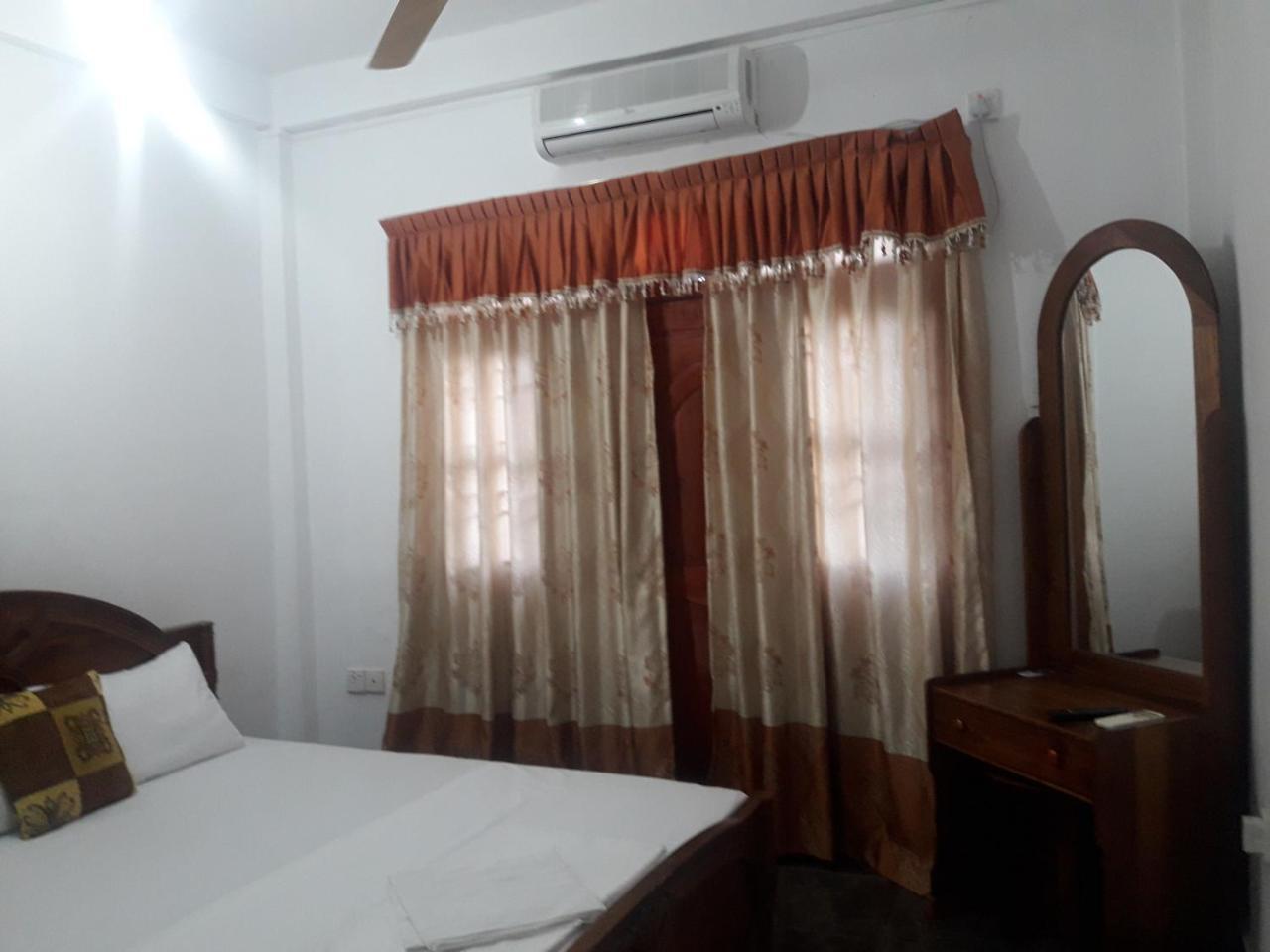 Hotel Blue Whale Jaffna Exterior photo