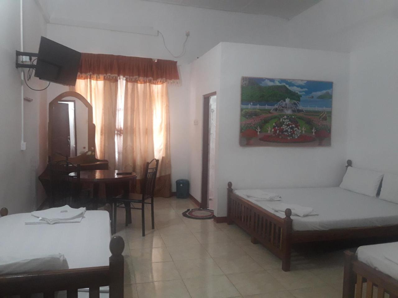 Hotel Blue Whale Jaffna Exterior photo